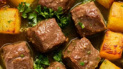 Slow Cooker Garlic Butter Beef Bites & Potatoes 2025